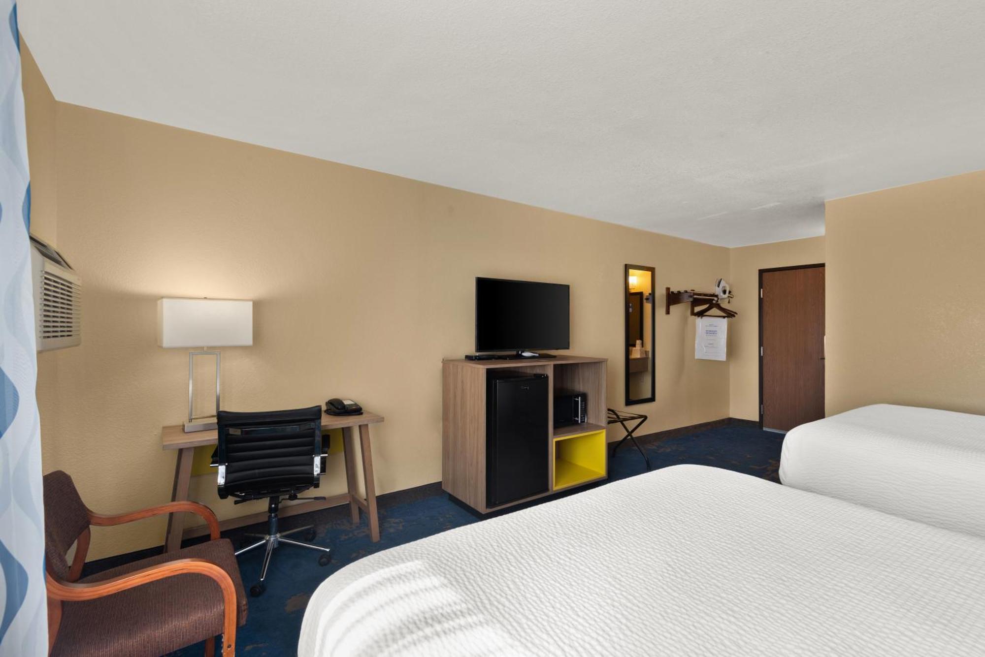 Days Inn By Wyndham Ньютон Экстерьер фото