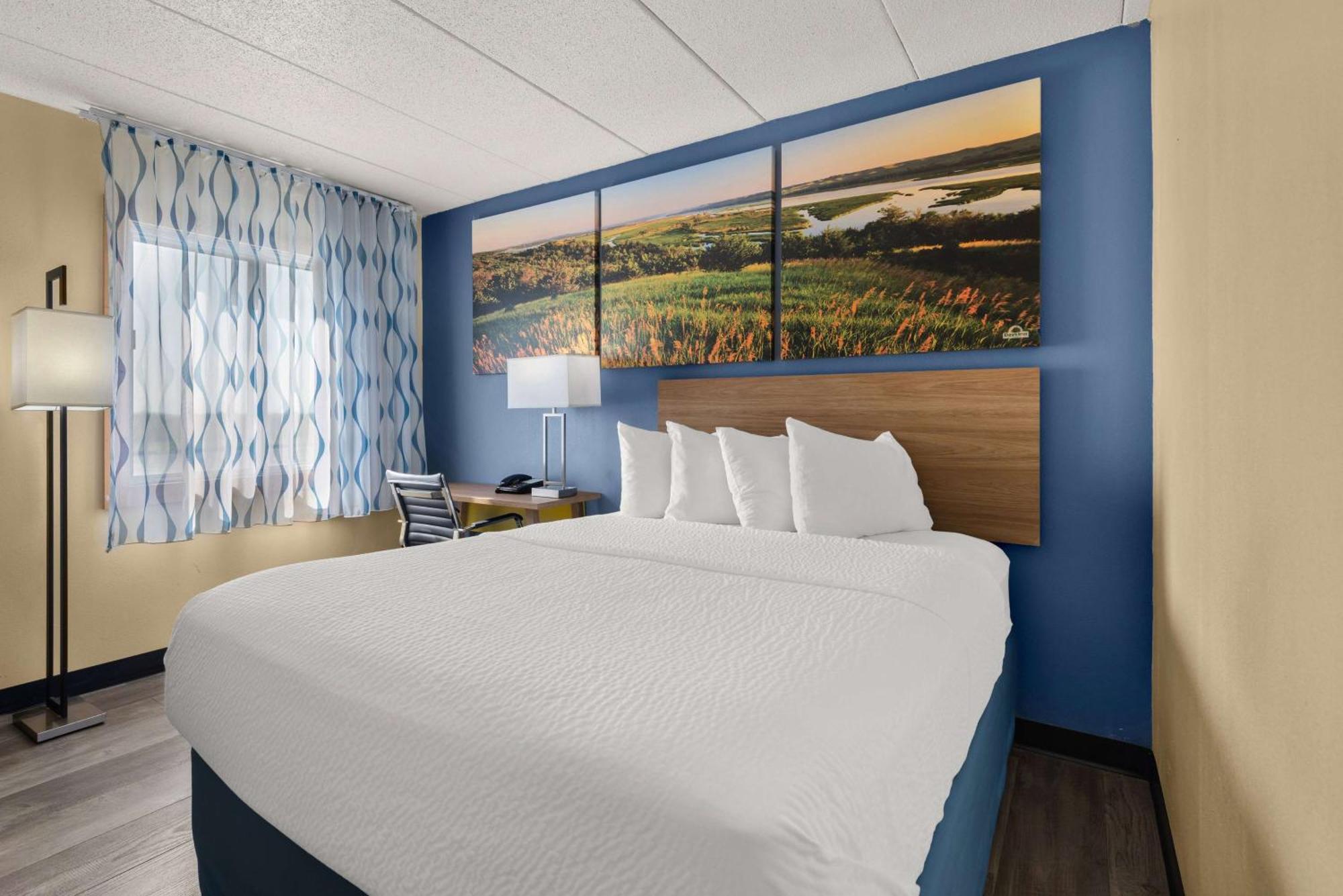 Days Inn By Wyndham Ньютон Экстерьер фото
